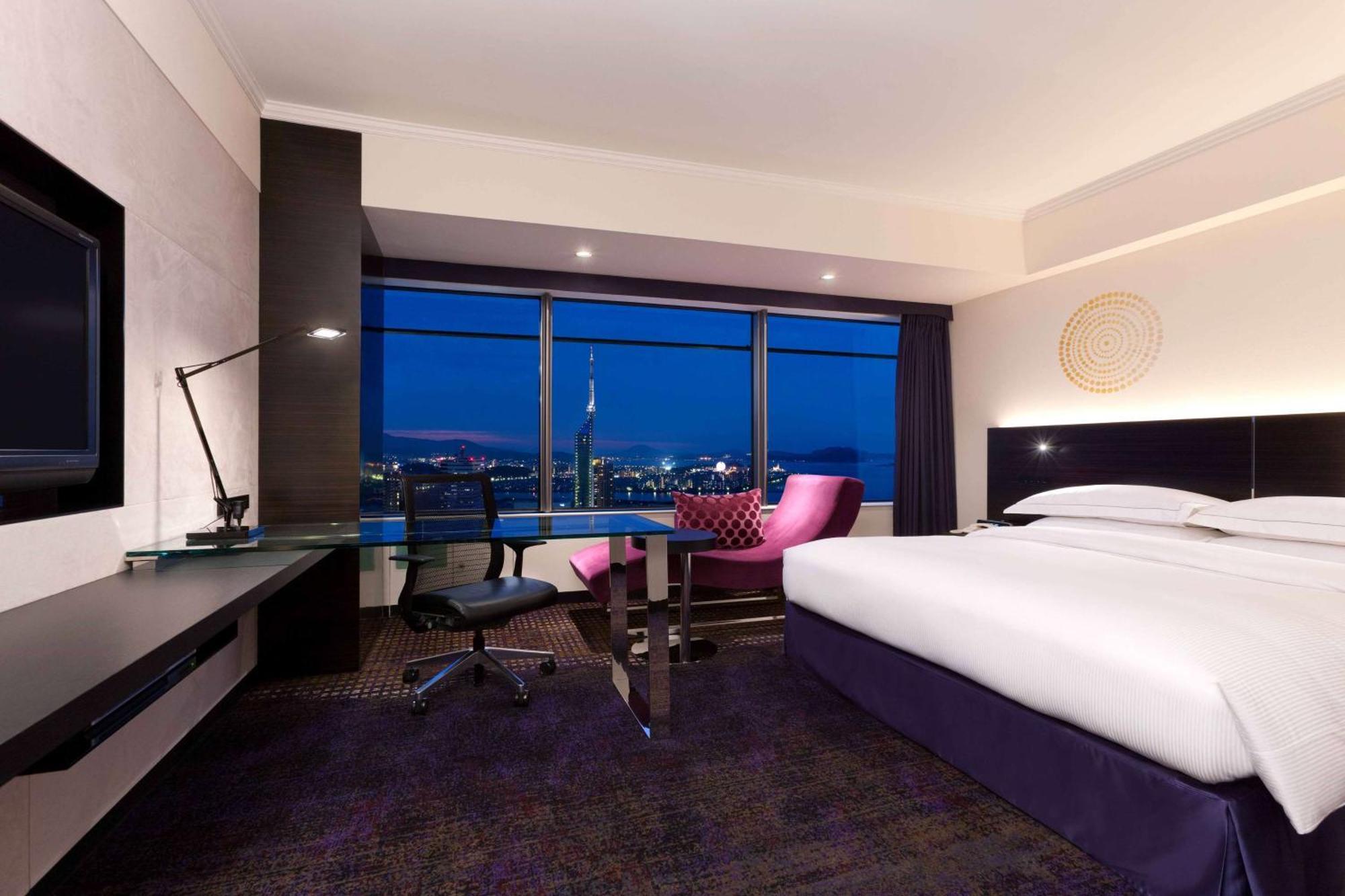 Hilton Fukuoka Sea Hawk Hotel Exterior photo