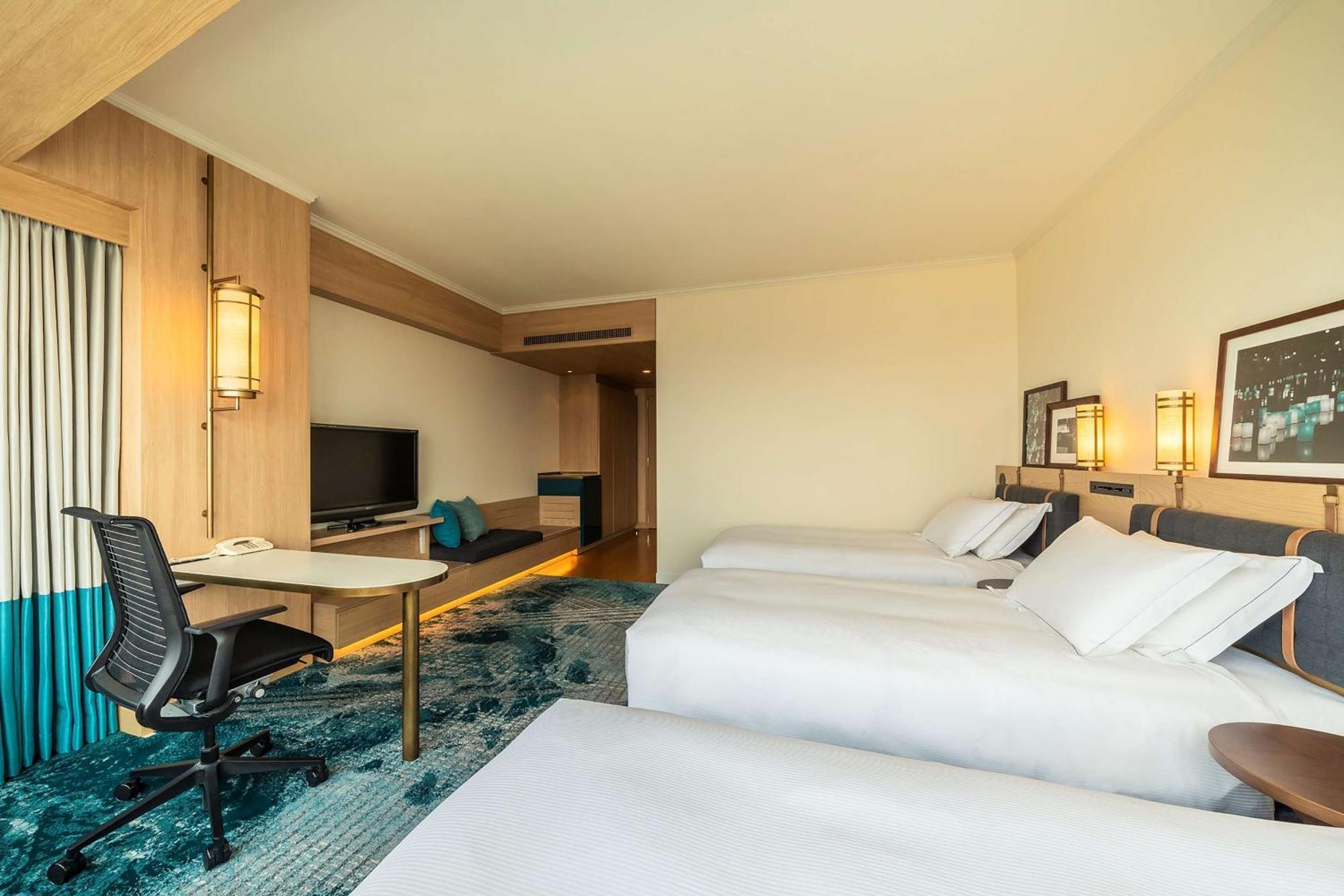 Hilton Fukuoka Sea Hawk Hotel Exterior photo