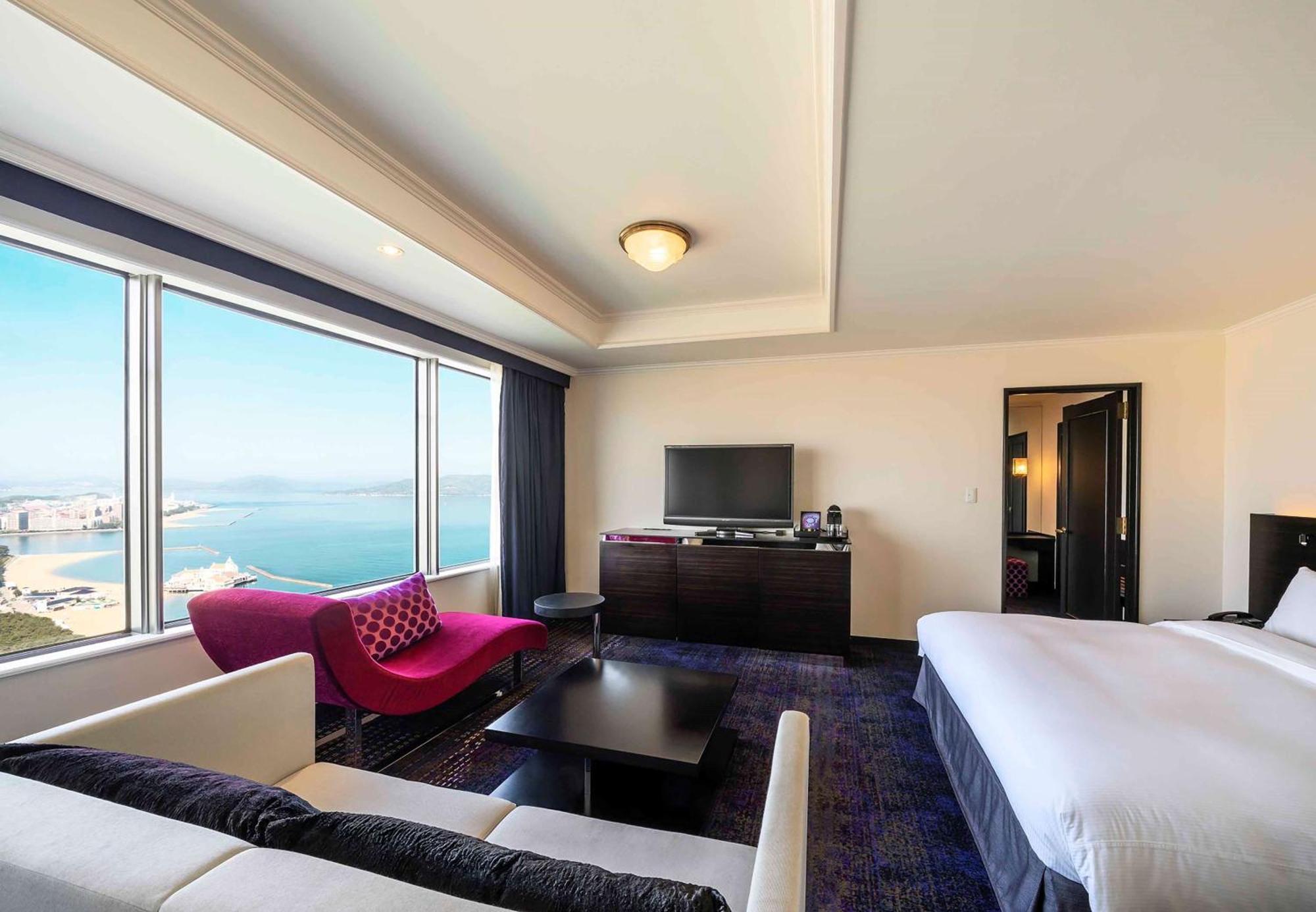 Hilton Fukuoka Sea Hawk Hotel Exterior photo