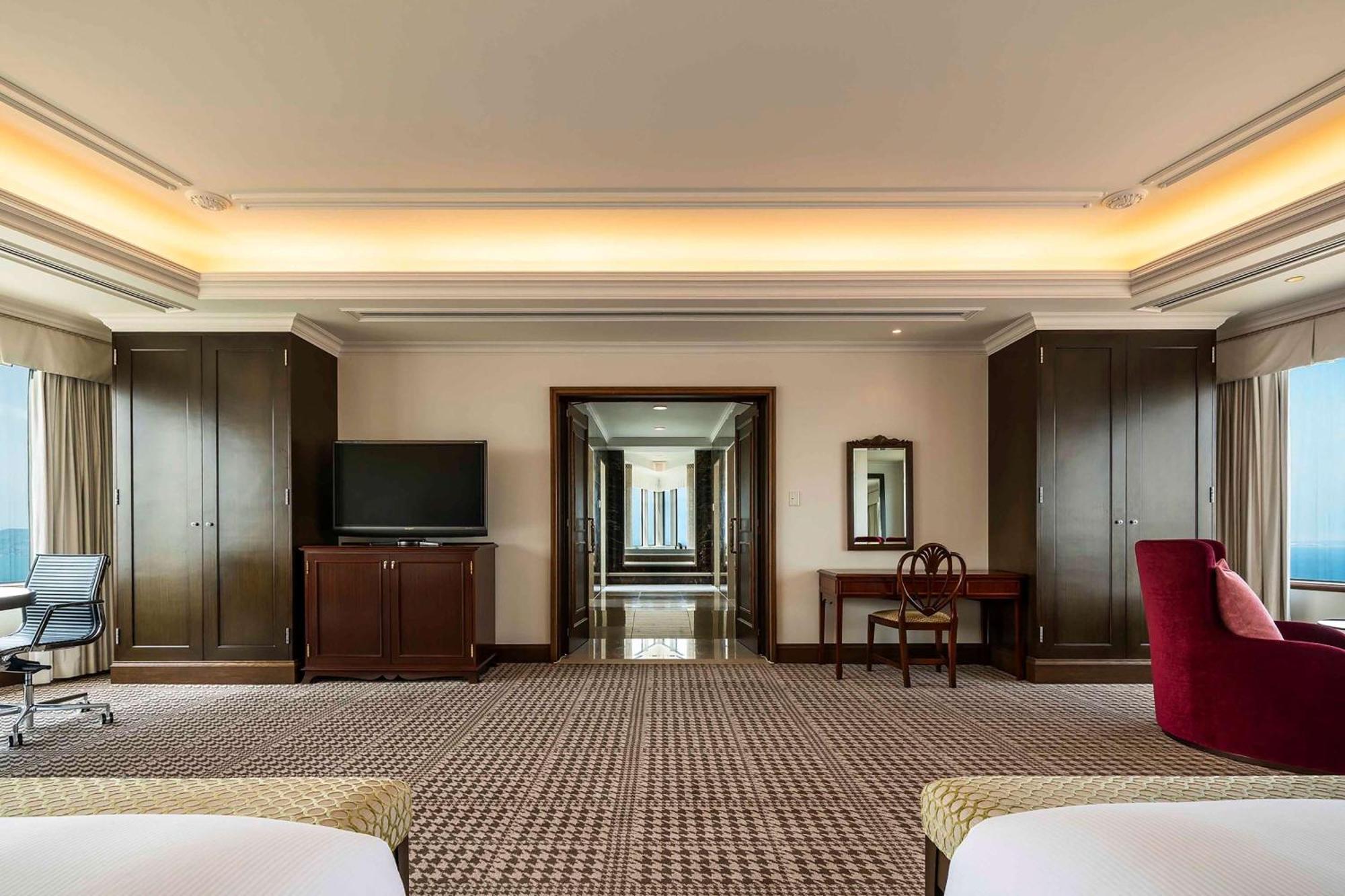Hilton Fukuoka Sea Hawk Hotel Exterior photo