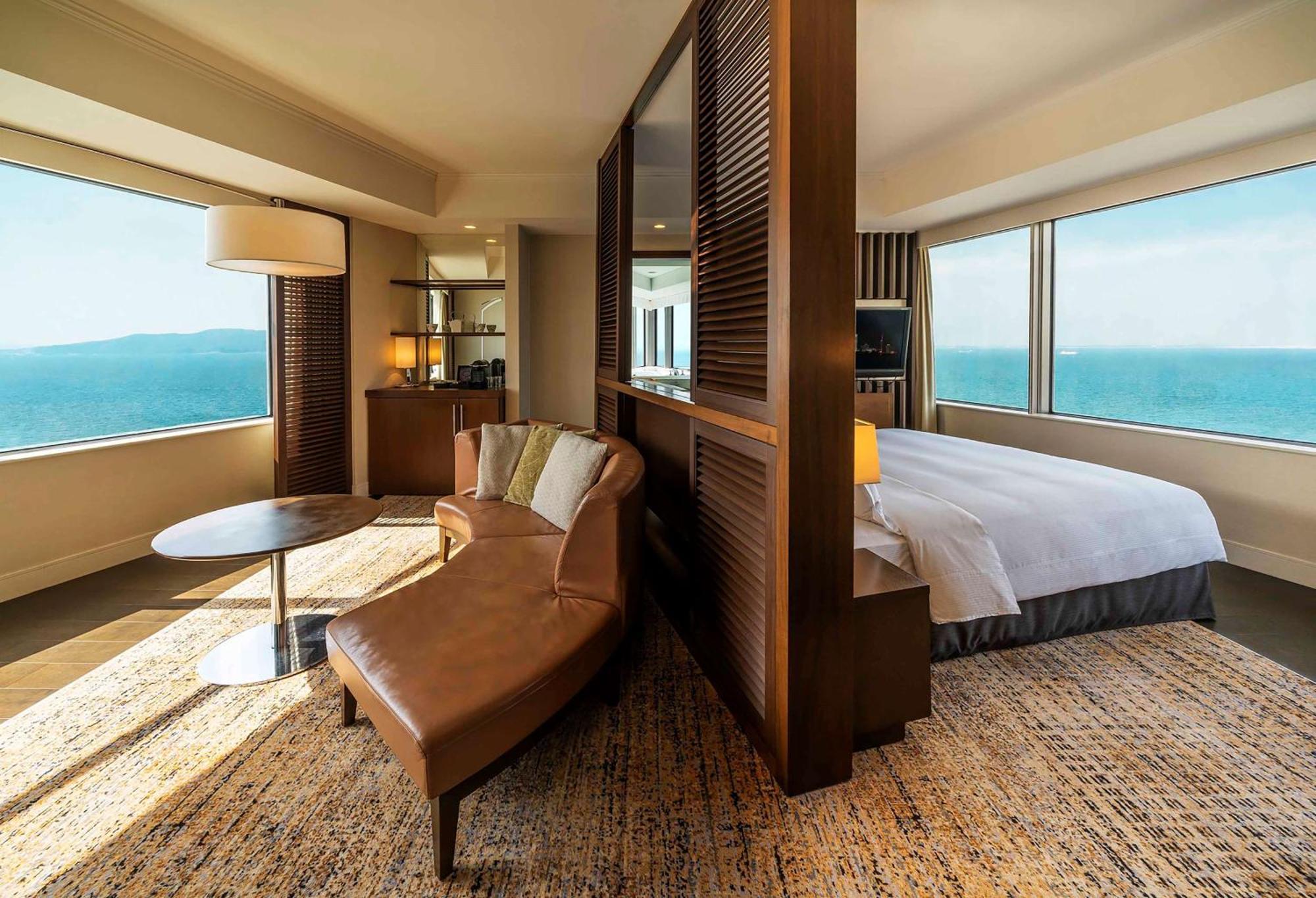Hilton Fukuoka Sea Hawk Hotel Exterior photo